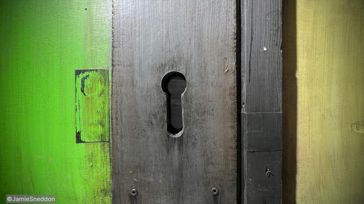 Peter Pans Neverland Nightmare: My oversized keyhole prop,